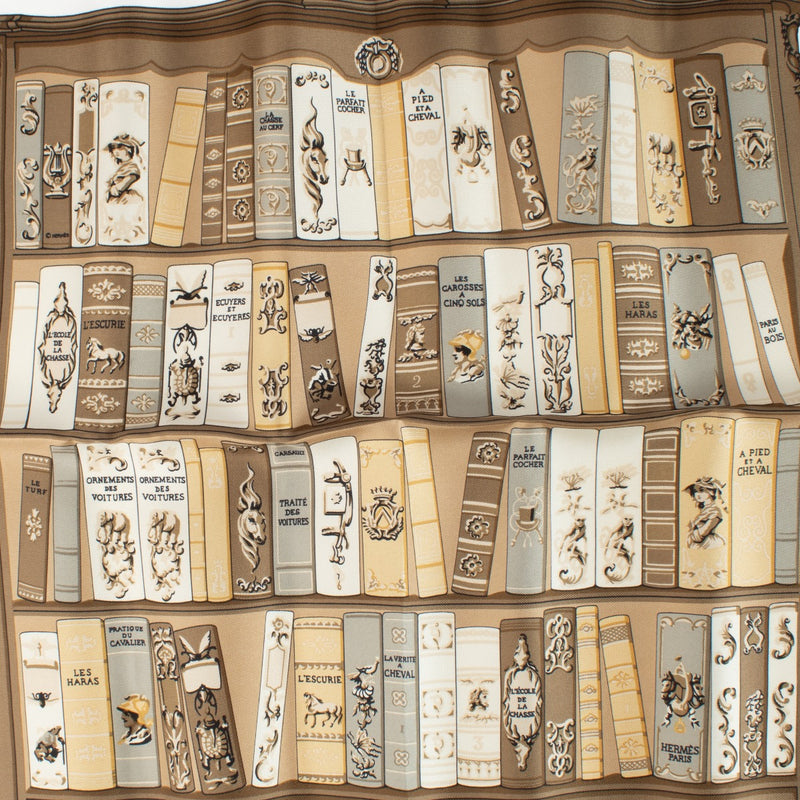 Authentic pre-loved Hermès Gavroche 45 Silk Scarf on Labellov.com
