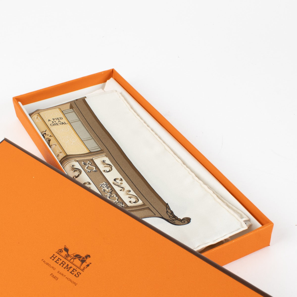 Authentic pre-loved Hermès Gavroche 45 Silk Scarf on Labellov.com