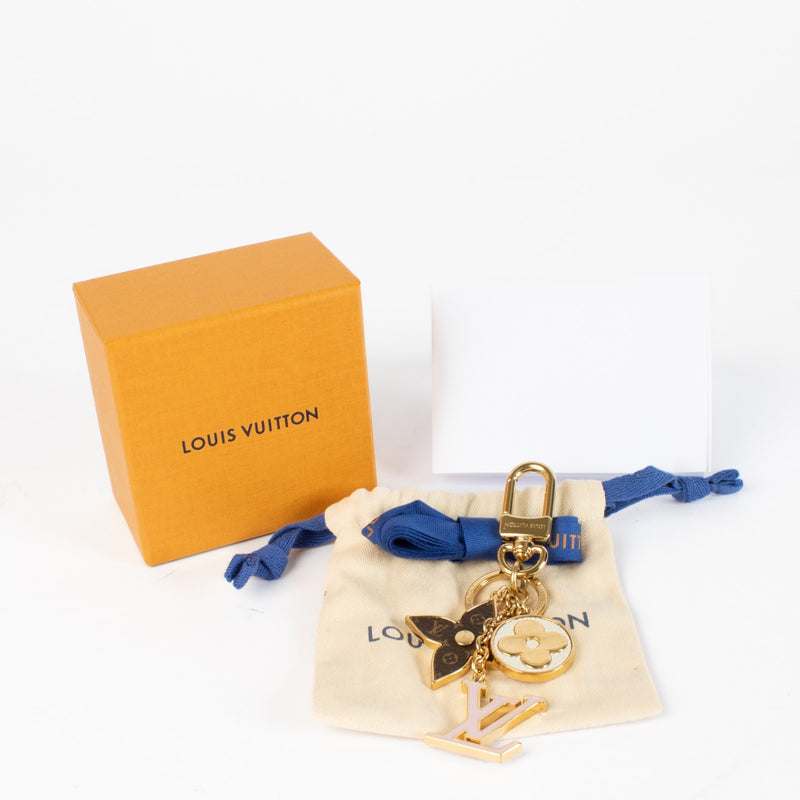 Authentic pre-loved Louis Vuitton Monogram Logo Keychain on Labellov.com