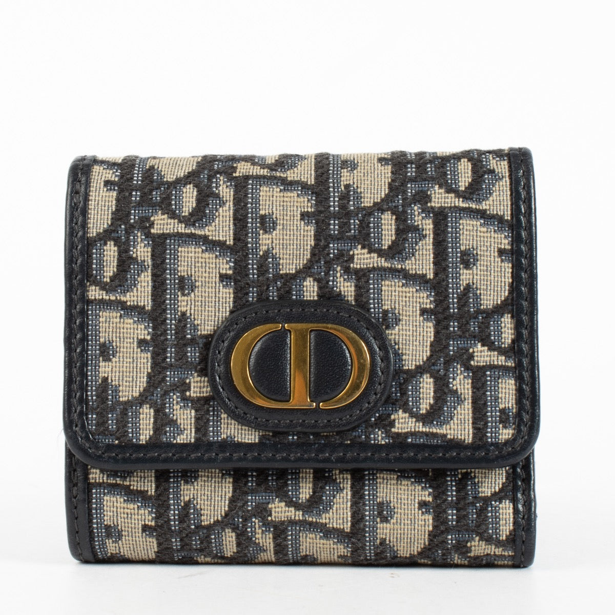 Shop safe online at Labellov in Antwerp, Brussels and Knokke this 100% authentic second hand Christian Dior Blue Oblique 30 Montaigne Wallet