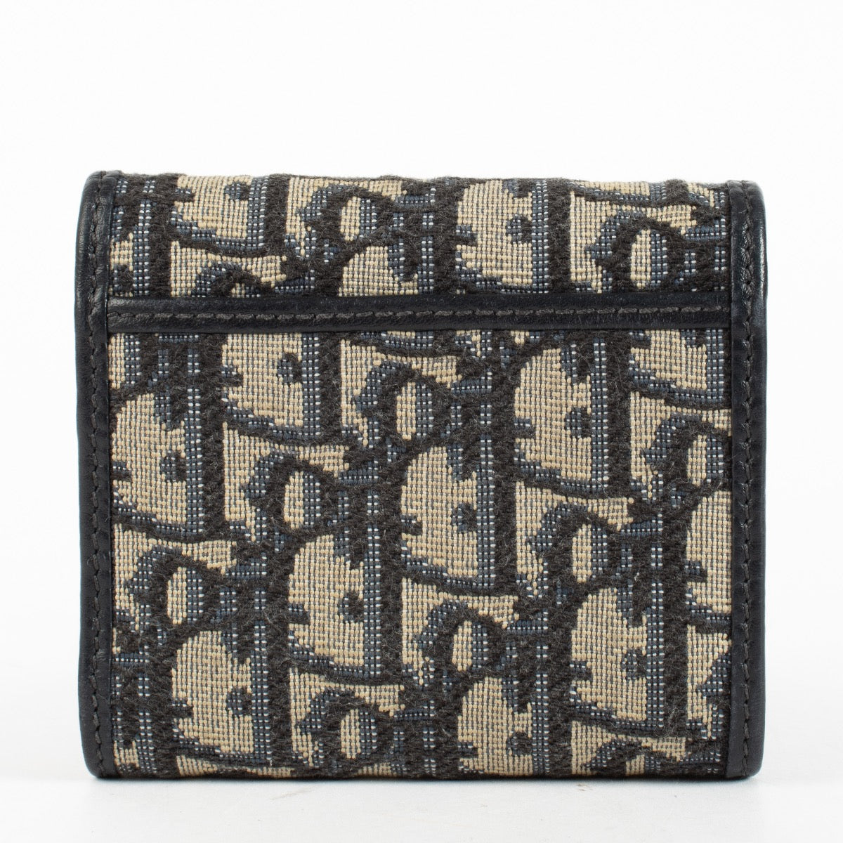 Shop safe online at Labellov in Antwerp, Brussels and Knokke this 100% authentic second hand Christian Dior Blue Oblique 30 Montaigne Wallet