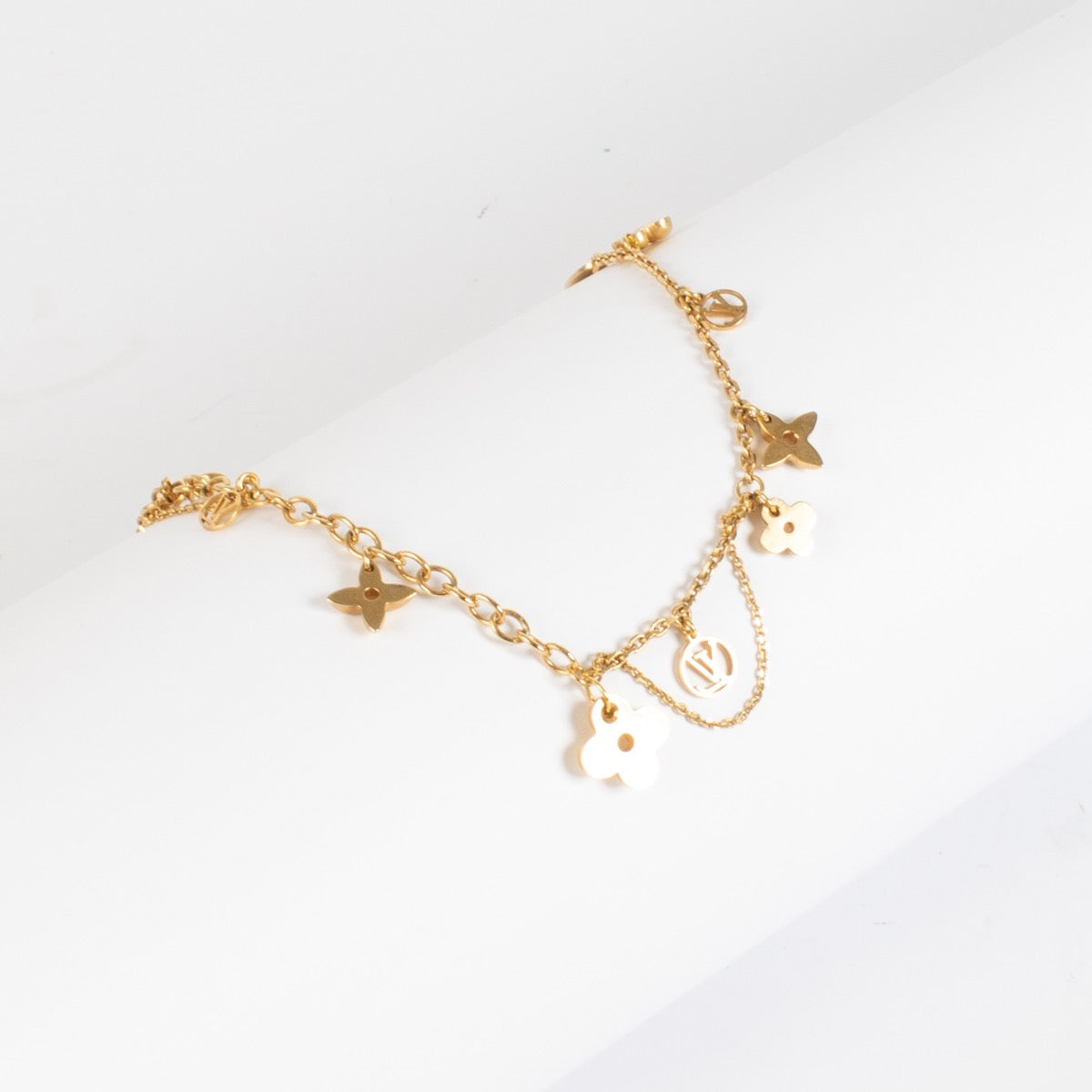 shop 100% authentic second hand Louis Vuitton Gold Blooming Supple Necklace on Labellov.com