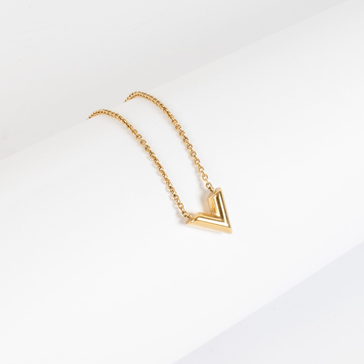 shop 100% authentic second hand Louis Vuitton Gold Essential V Necklace on Labellov.com