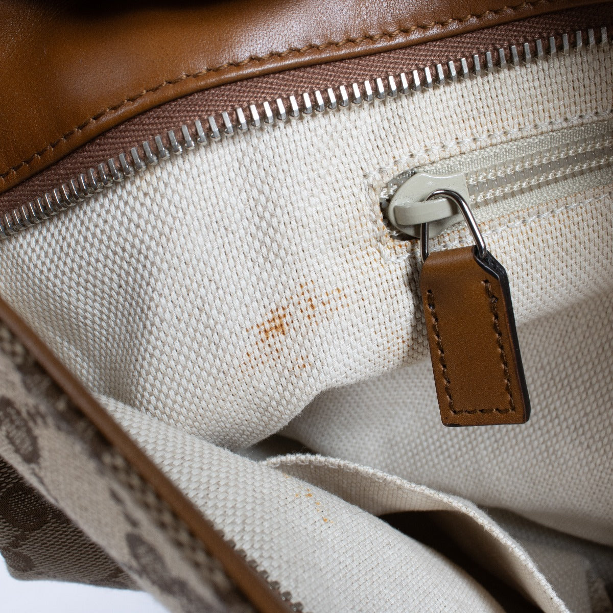 Authentic pre-loved Gucci Canvas GG Monogram Messenger Bag on Labellov.com