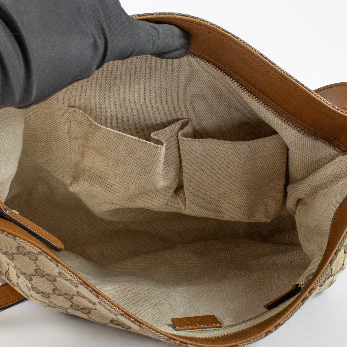 Authentic pre-loved Gucci Canvas GG Monogram Messenger Bag on Labellov.com