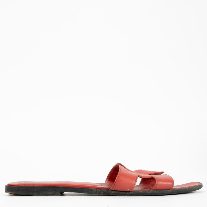 Authentic pre-loved Hermès Red Oran Sandals — Size 40 on Labellov.com