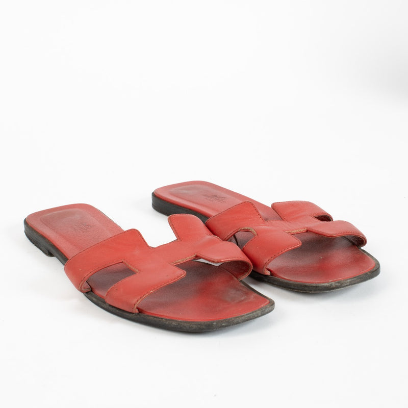 Authentic pre-loved Hermès Red Oran Sandals — Size 40 on Labellov.com