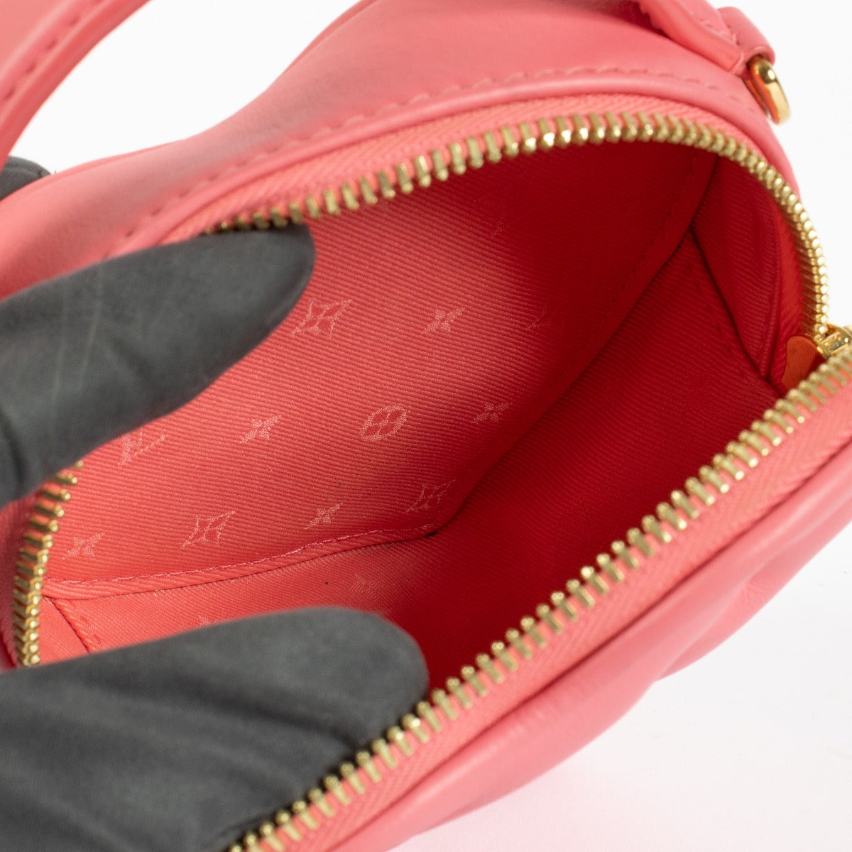 Authentic pre-loved Louis Vuitton Pink Pop My Heart Bag on Labellov.com
