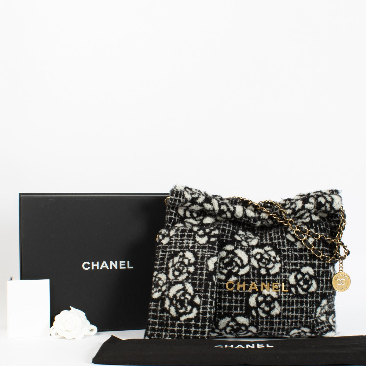Sac Chanel 22 en laine camélia Chanel petit modèle