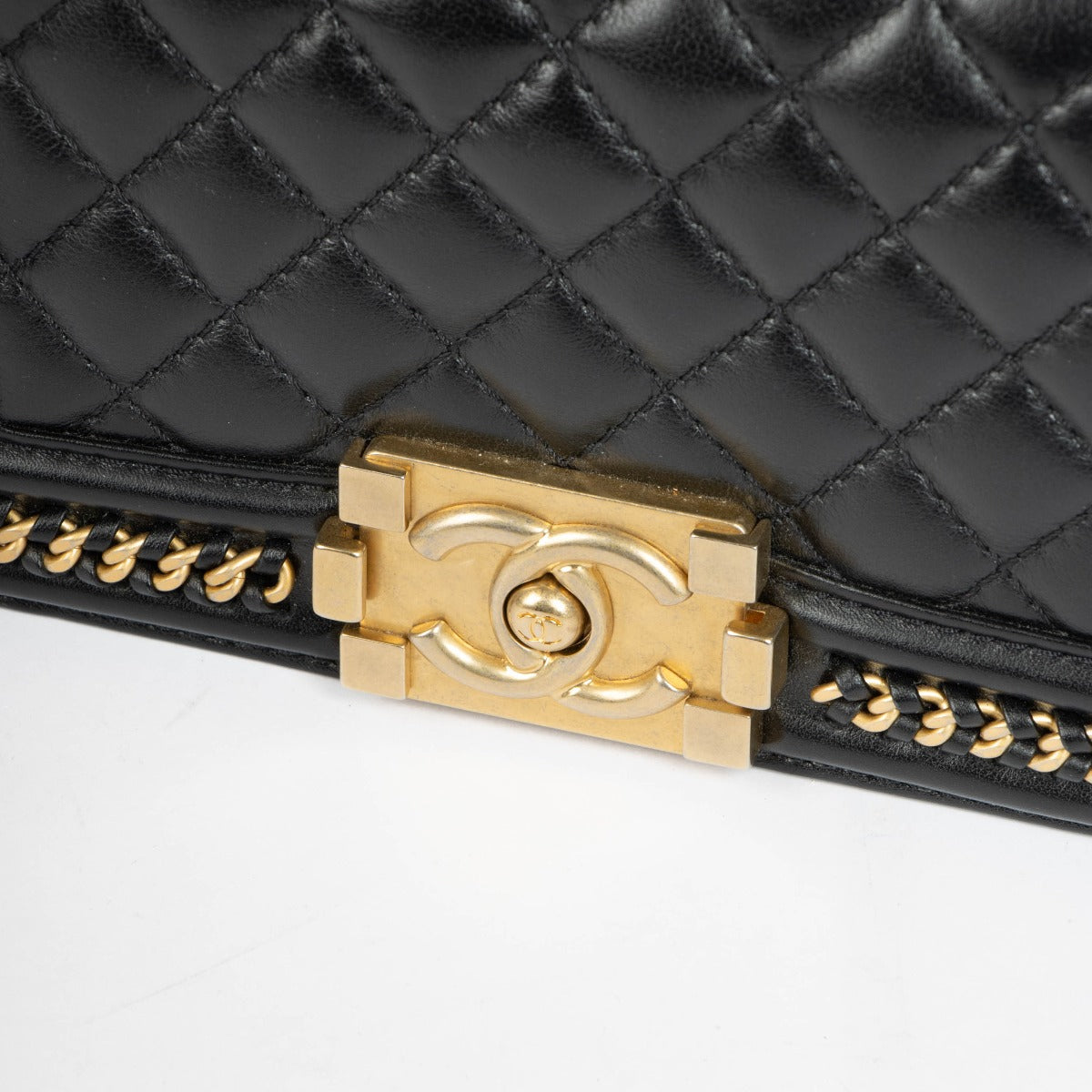 Sac Chanel Boy petit modèle avec anse en veau noir et chaîne entrelacée