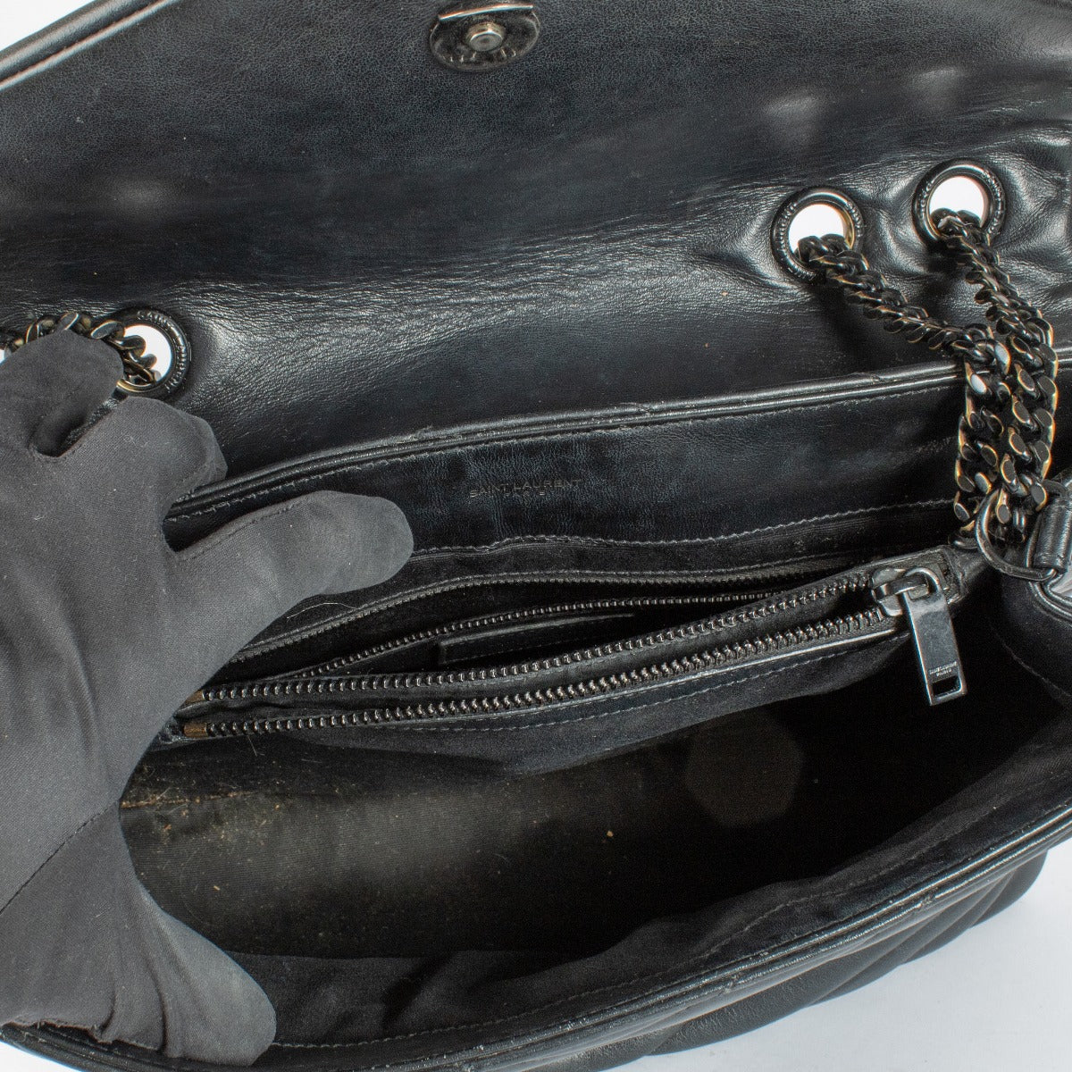 Authentic pre-loved Saint Laurent So Black Medium Loulou Bag on Labellov.com