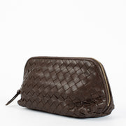 Bottega Veneta Intrecciato Pouch in brown leather. A timeless and elegant woven leather clutch in excellent pre-loved condition.