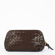 Bottega Veneta Intrecciato Pouch in brown leather. A timeless and elegant woven leather clutch in excellent pre-loved condition.