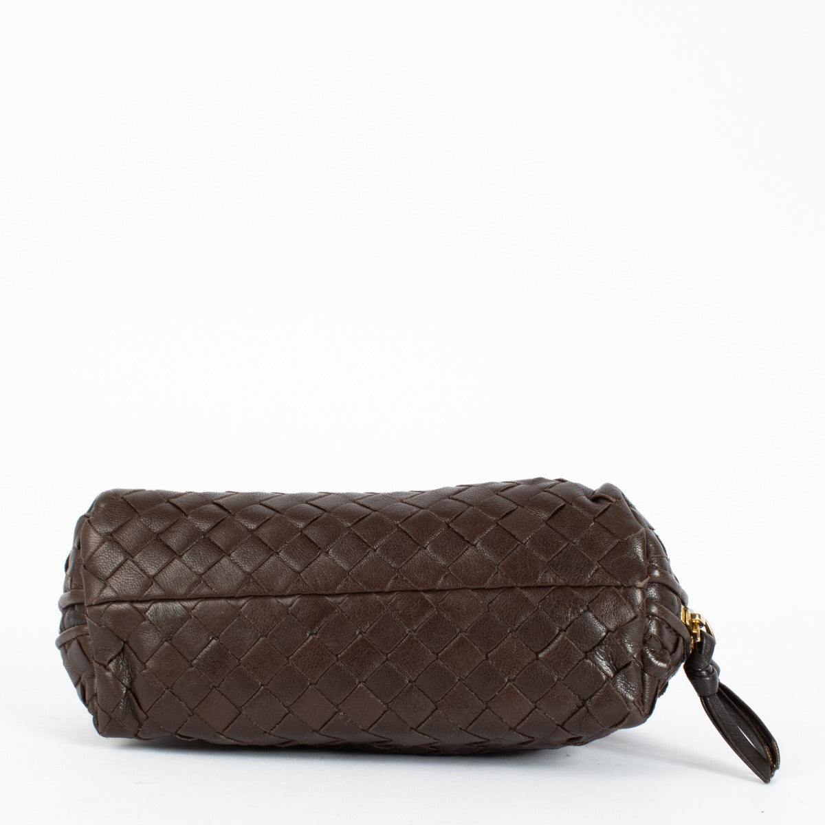 Bottega Veneta Intrecciato Pouch in brown leather. A timeless and elegant woven leather clutch in excellent pre-loved condition.