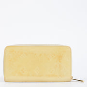 Authentic secon-hand Louis Vuitton Beige Monogram Vernis Zippy Wallet on labellov.com