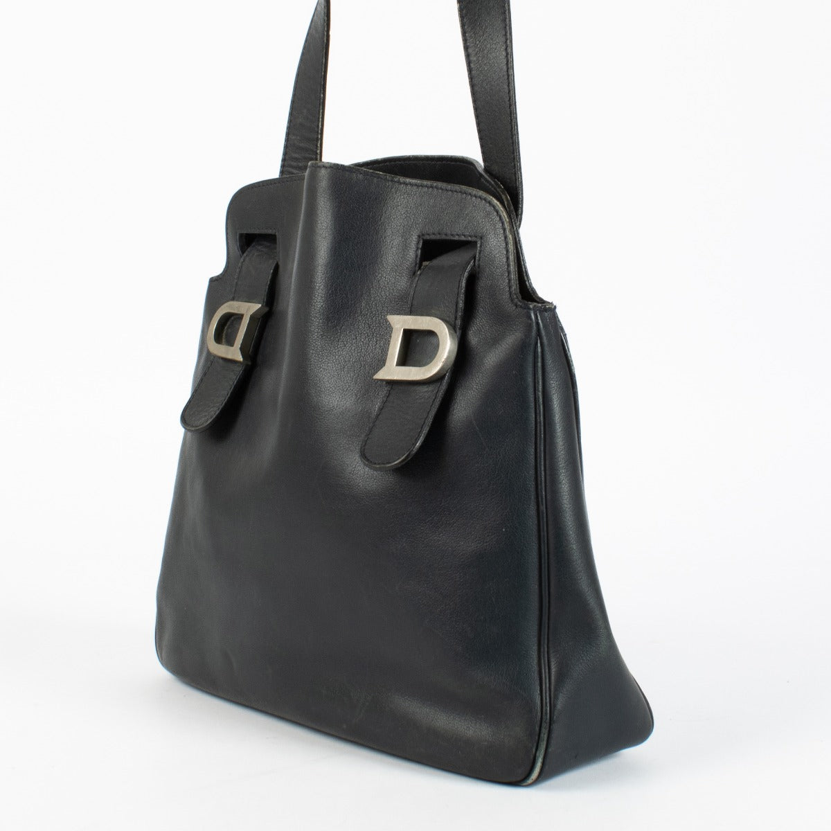Shop the authentic Delvaux blue leather shoulder bag at Labellov.com.