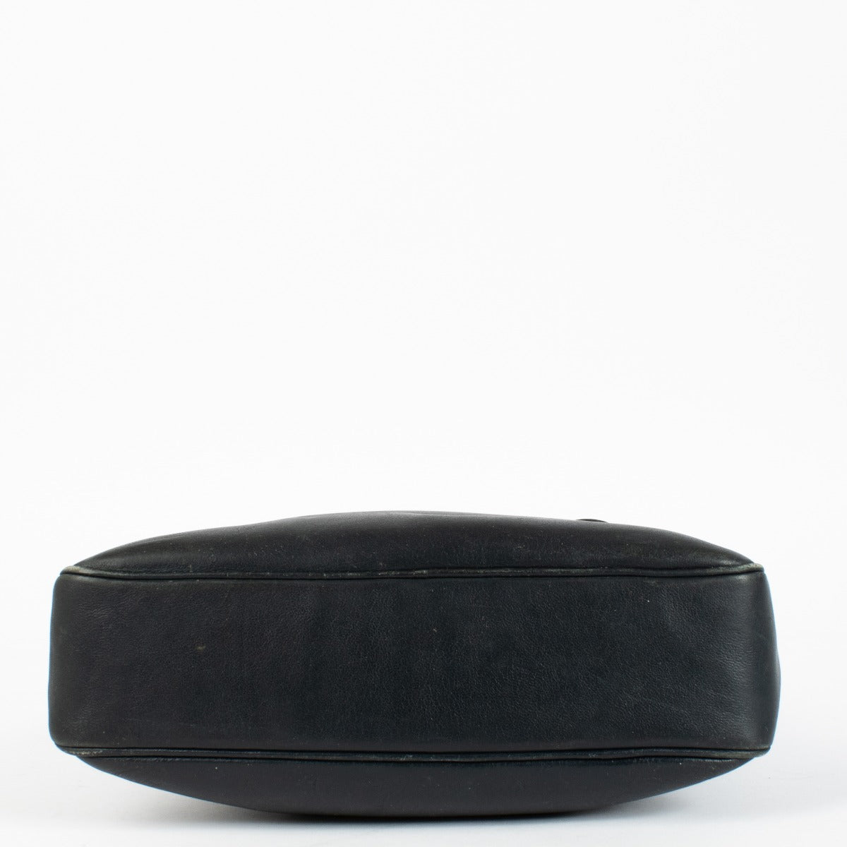 Shop the authentic Delvaux blue leather shoulder bag at Labellov.com.