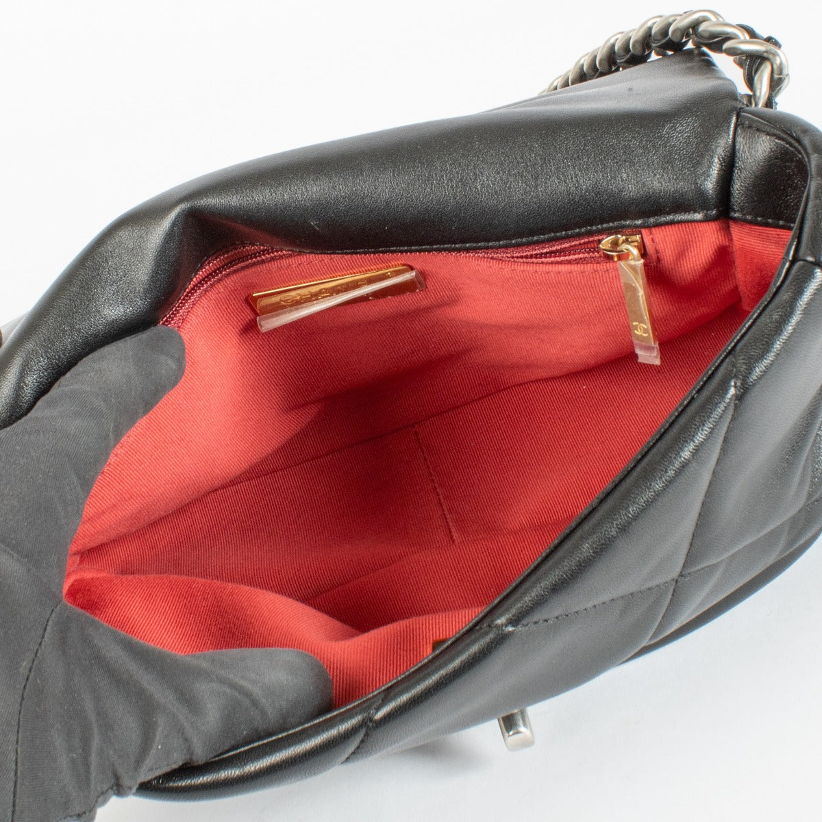 Chanel Zwarte Glanzende Lamsleren Medium Chanel 19 Tas