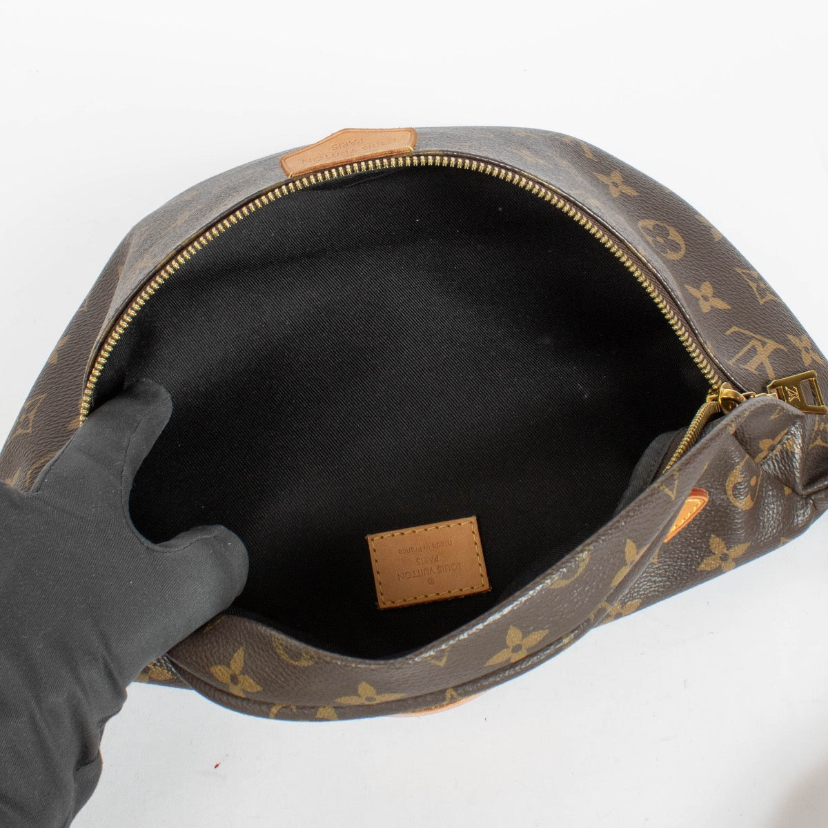 Authentic pre-loved Louis Vuitton Monogram Bum Bag on Labellov.com