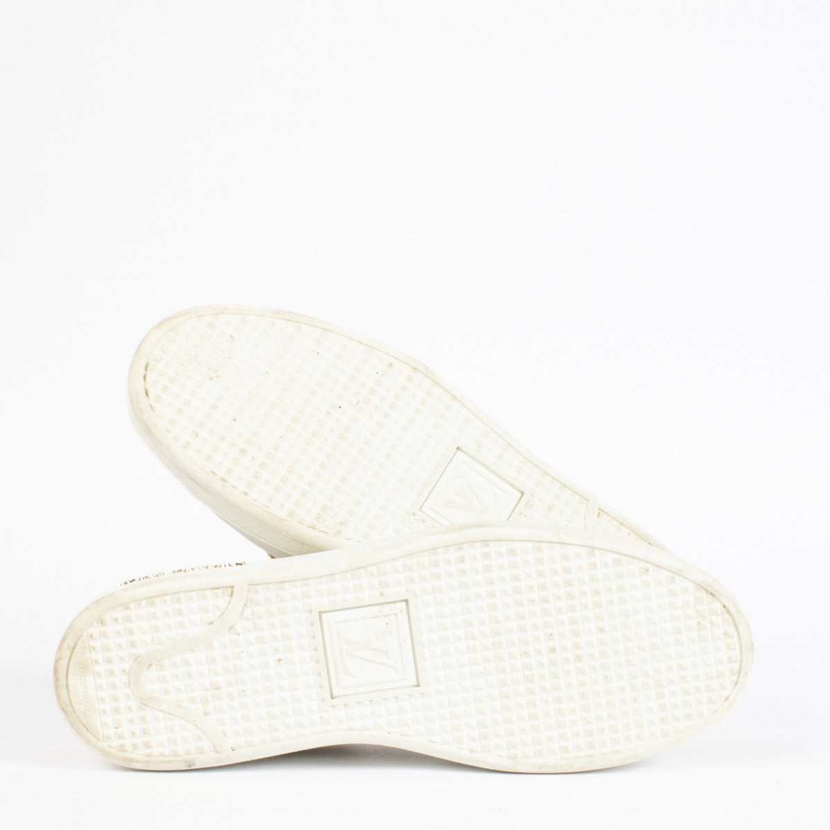Authentic second-hand Louis Vuitton White Frontrow Sneakers-Size 36 on labellov.com