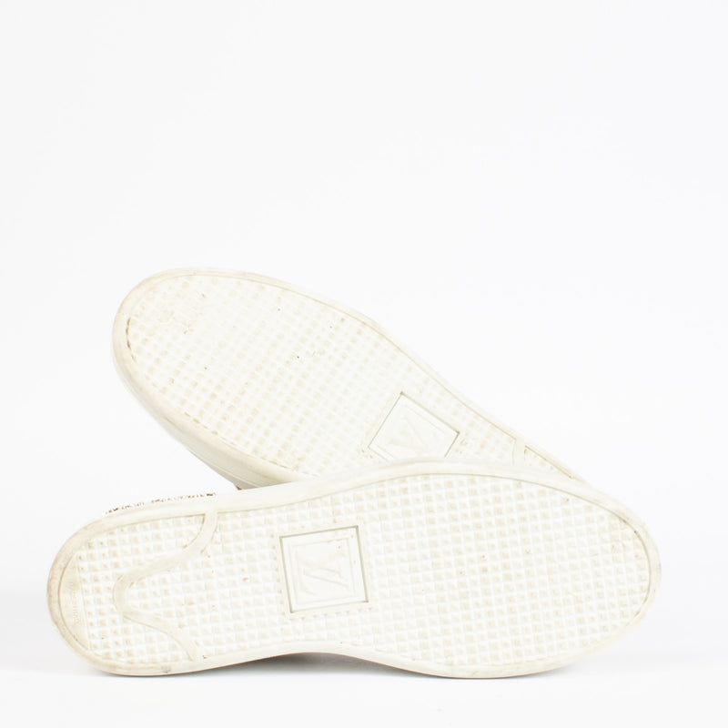 Authentic second-hand Louis Vuitton White Frontrow Sneakers-Size 36 on labellov.com
