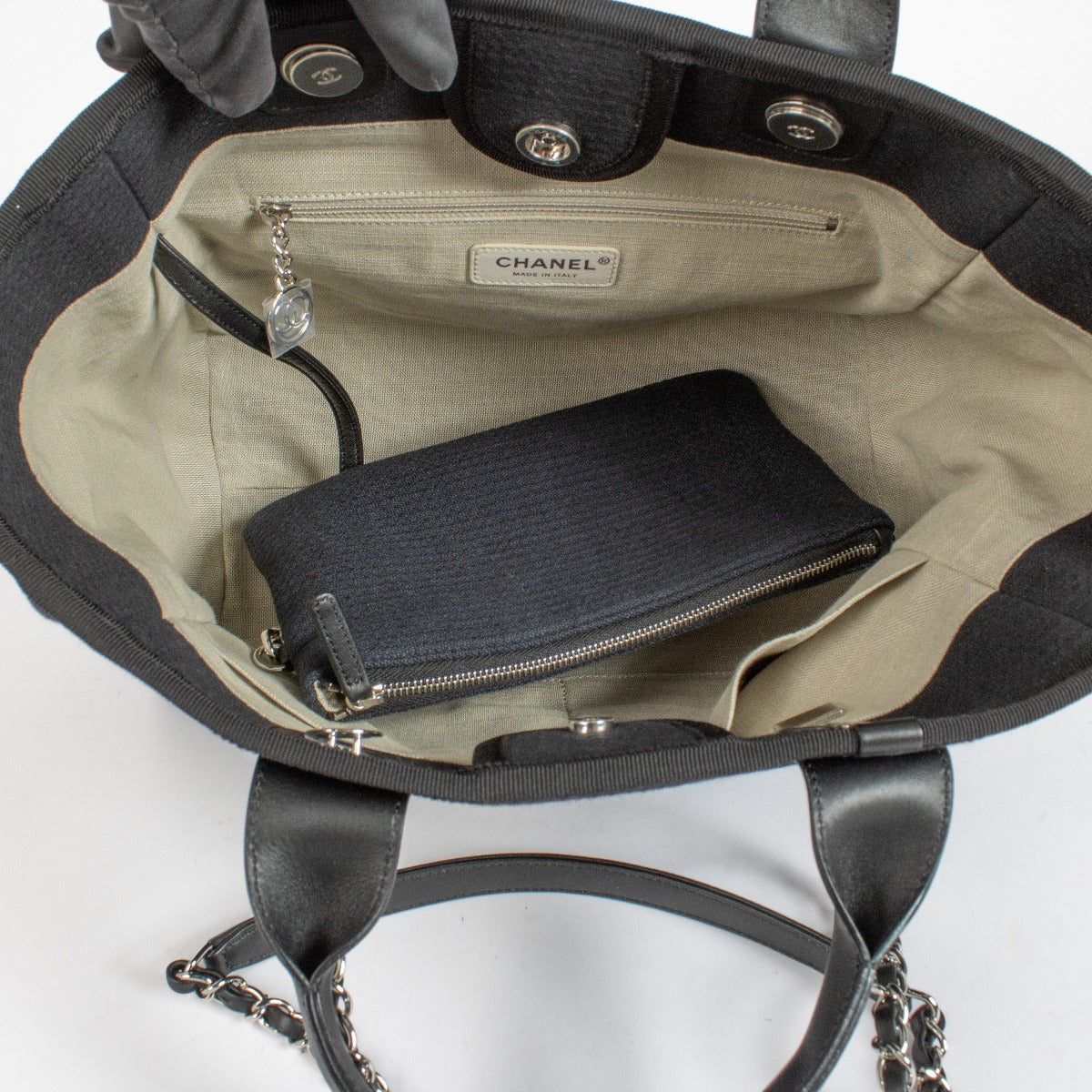 Chanel Zwarte Canvas Deauville Kleine Shopper