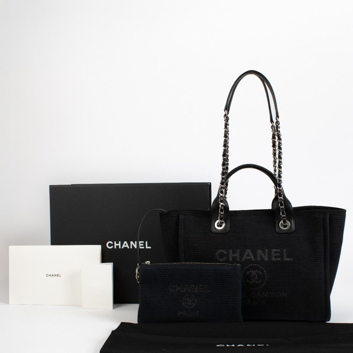 Chanel Zwarte Canvas Deauville Kleine Shopper