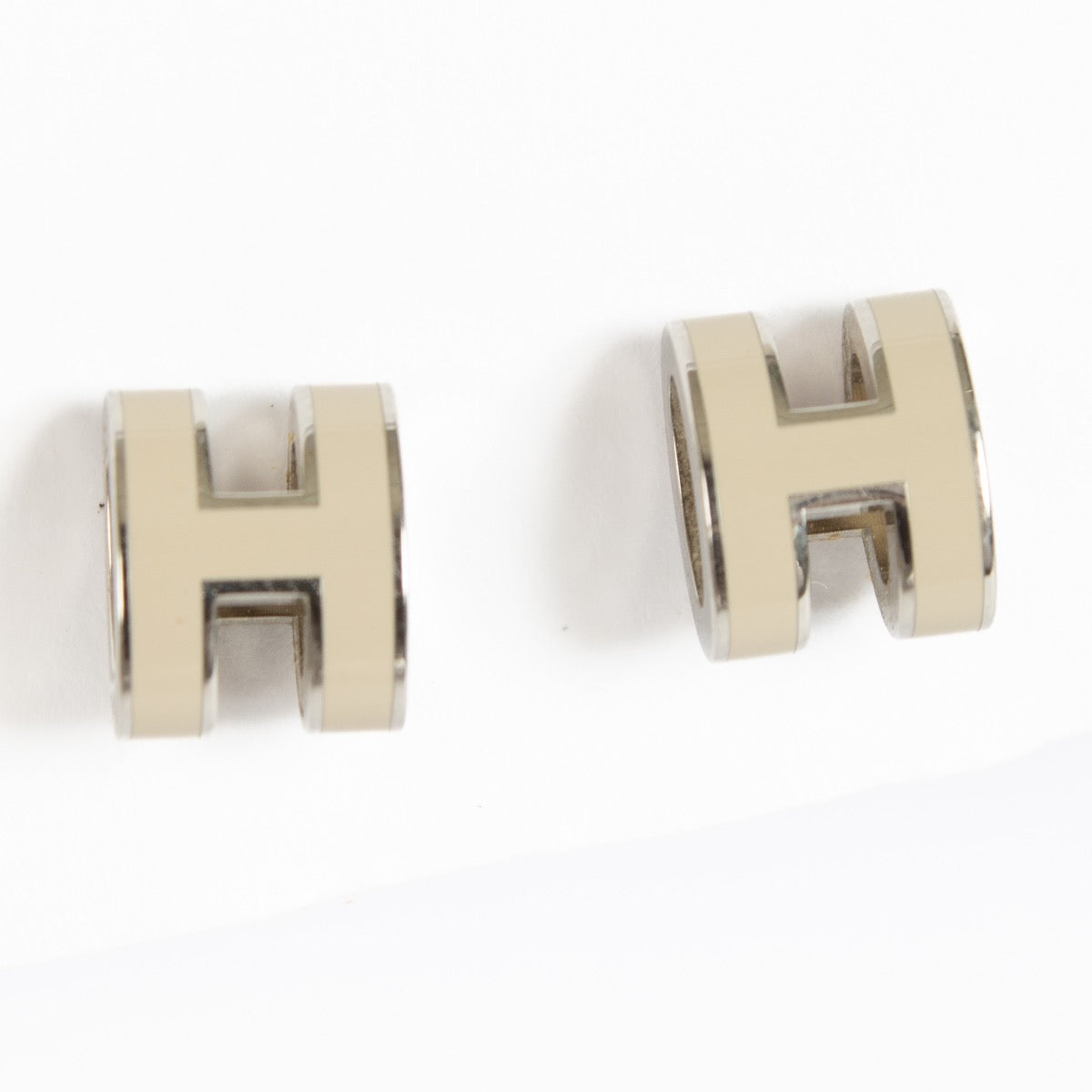 shop 100% authentic second hand Hermès Grey Pop H Earrings on Labellov.com