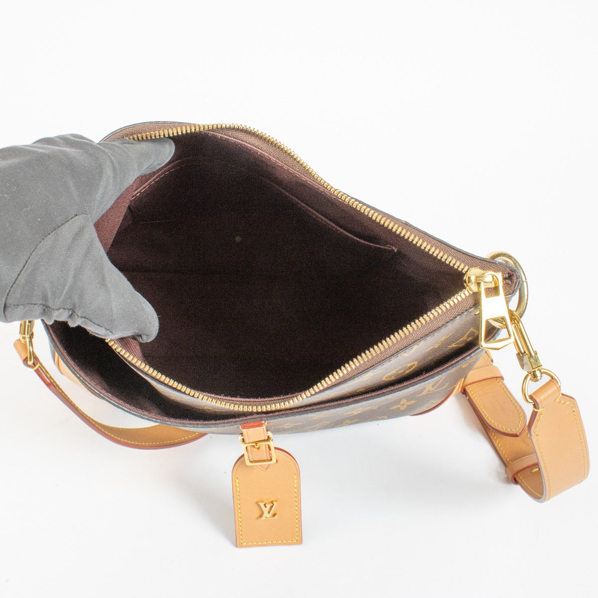 Authentic second-hand Louis Vuitton Monogram Odeon MM NM on labellov.com