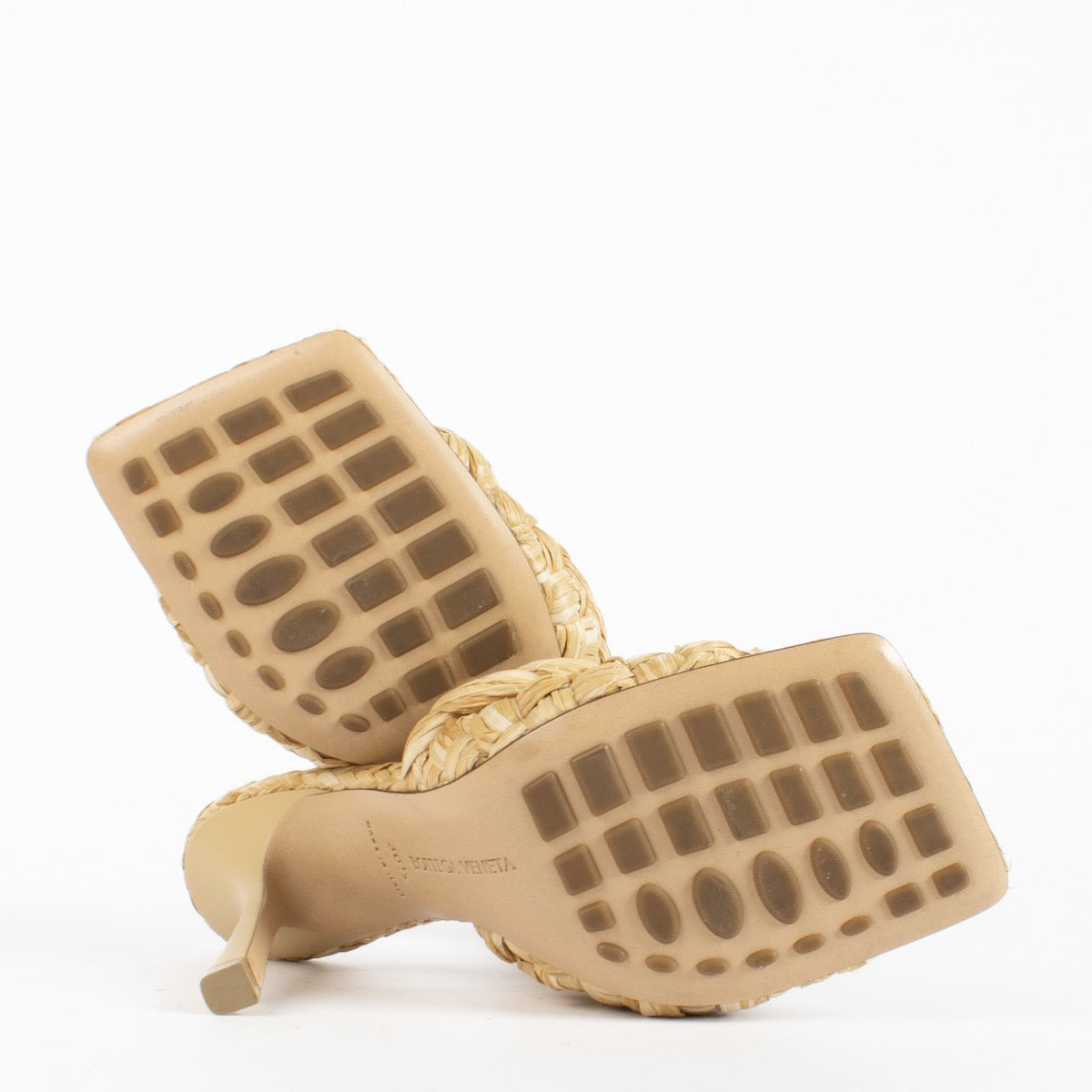 Bottega Veneta Beige Raffia Lido Sandals – Labellov
