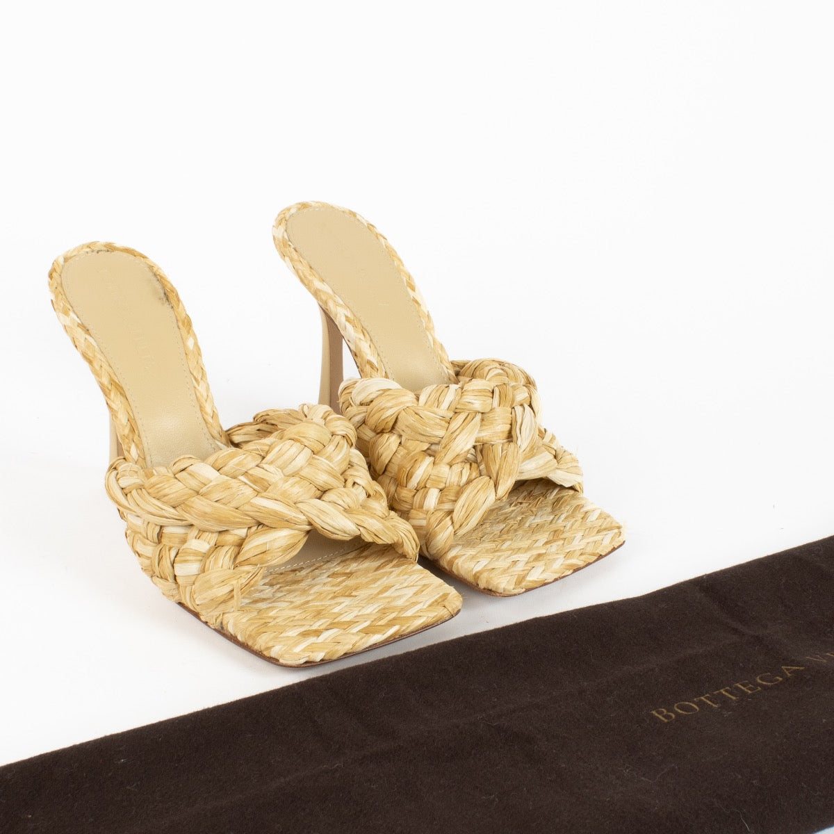 shop 100% authentic second hand Bottega Veneta Beige Raffia Sandals - Size 36 1/2 on Labellov.com