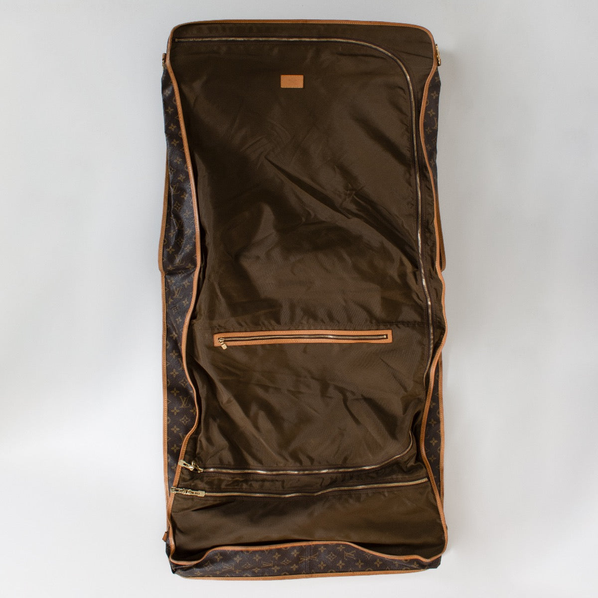 Authentic pre-loved Louis Vuitton Monogram Garment Bag on Labellov.com