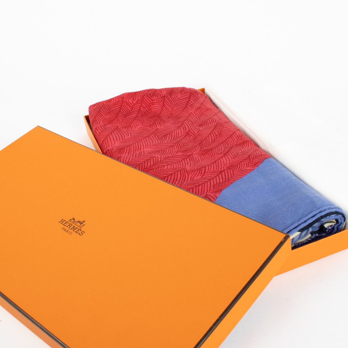 Authentic pre-loved Hermès Les Zebres Cashmere 140 Shawl on Labellov.com