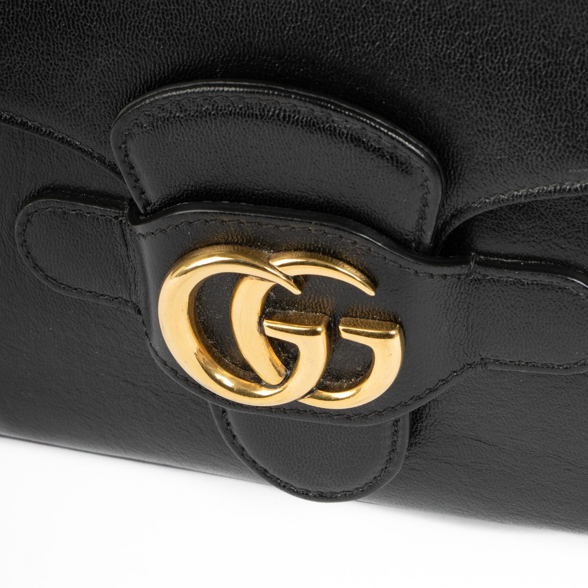 Shop this 100% authentic Hermès Evelyne 16 Black Clemence Flipperball Strap PHW Bag at Labellov.com