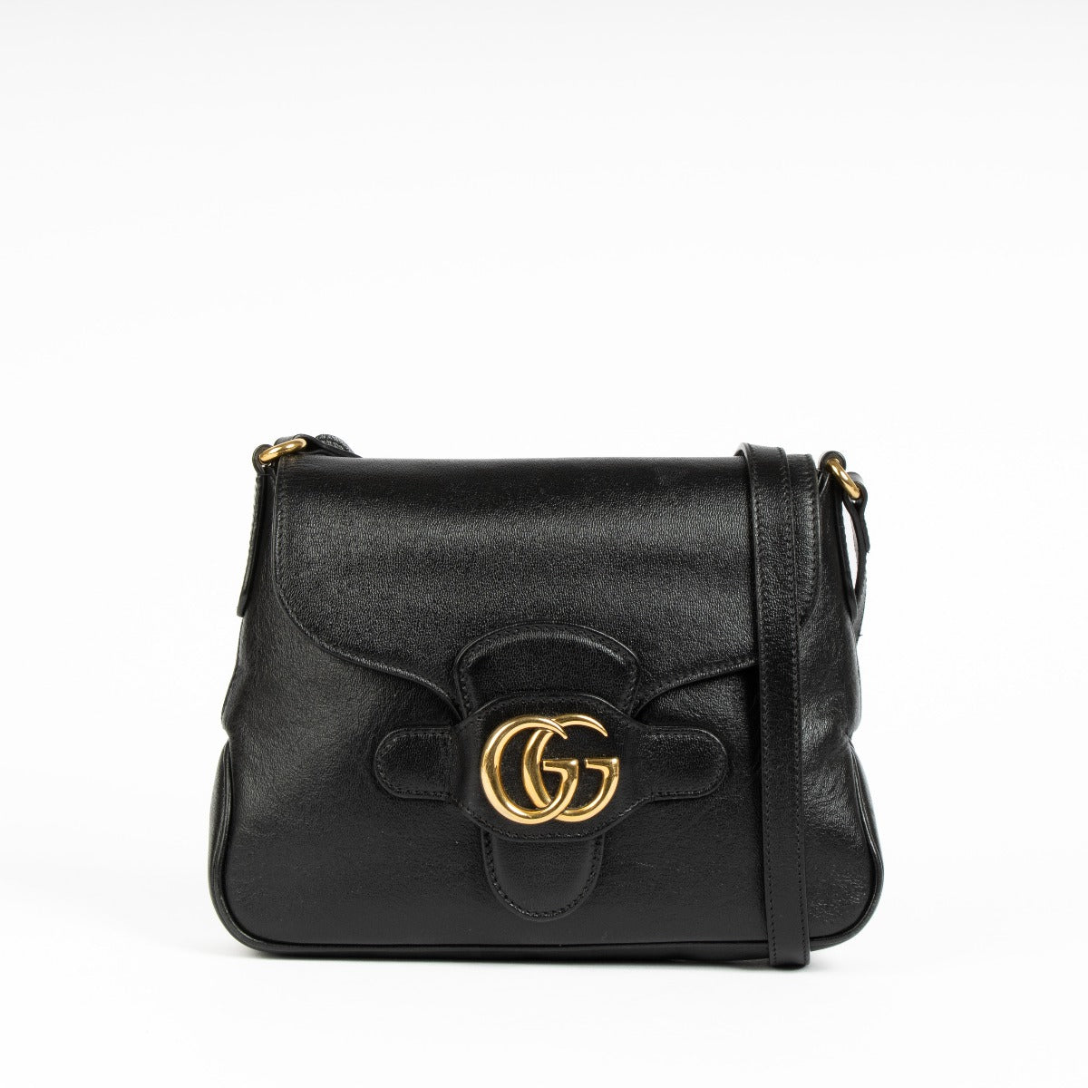 Shop this 100% authentic Hermès Evelyne 16 Black Clemence Flipperball Strap PHW Bag at Labellov.com
