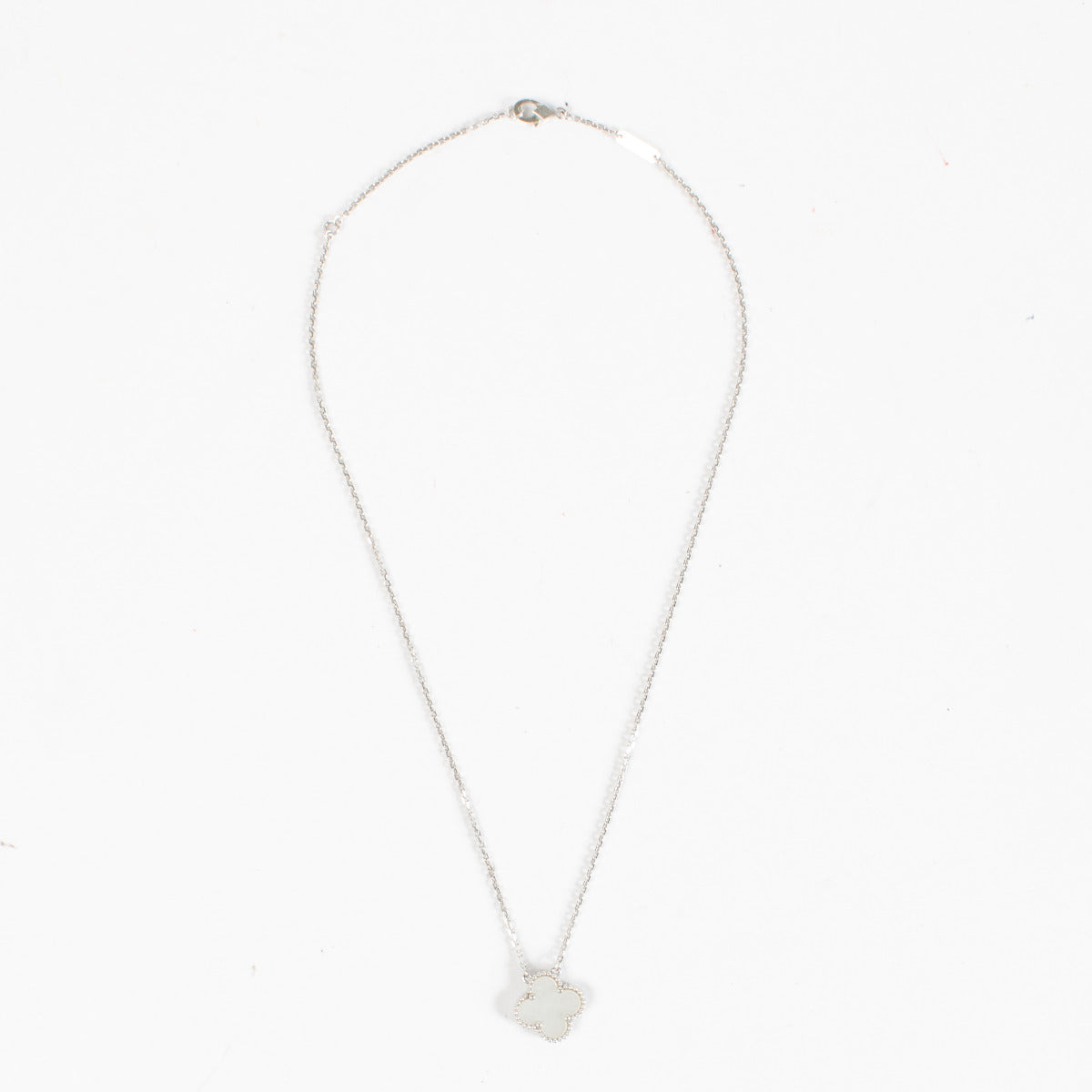 Van Cleef & Arpels Hanger Vintage Alhambra Witgoud Parelmoer