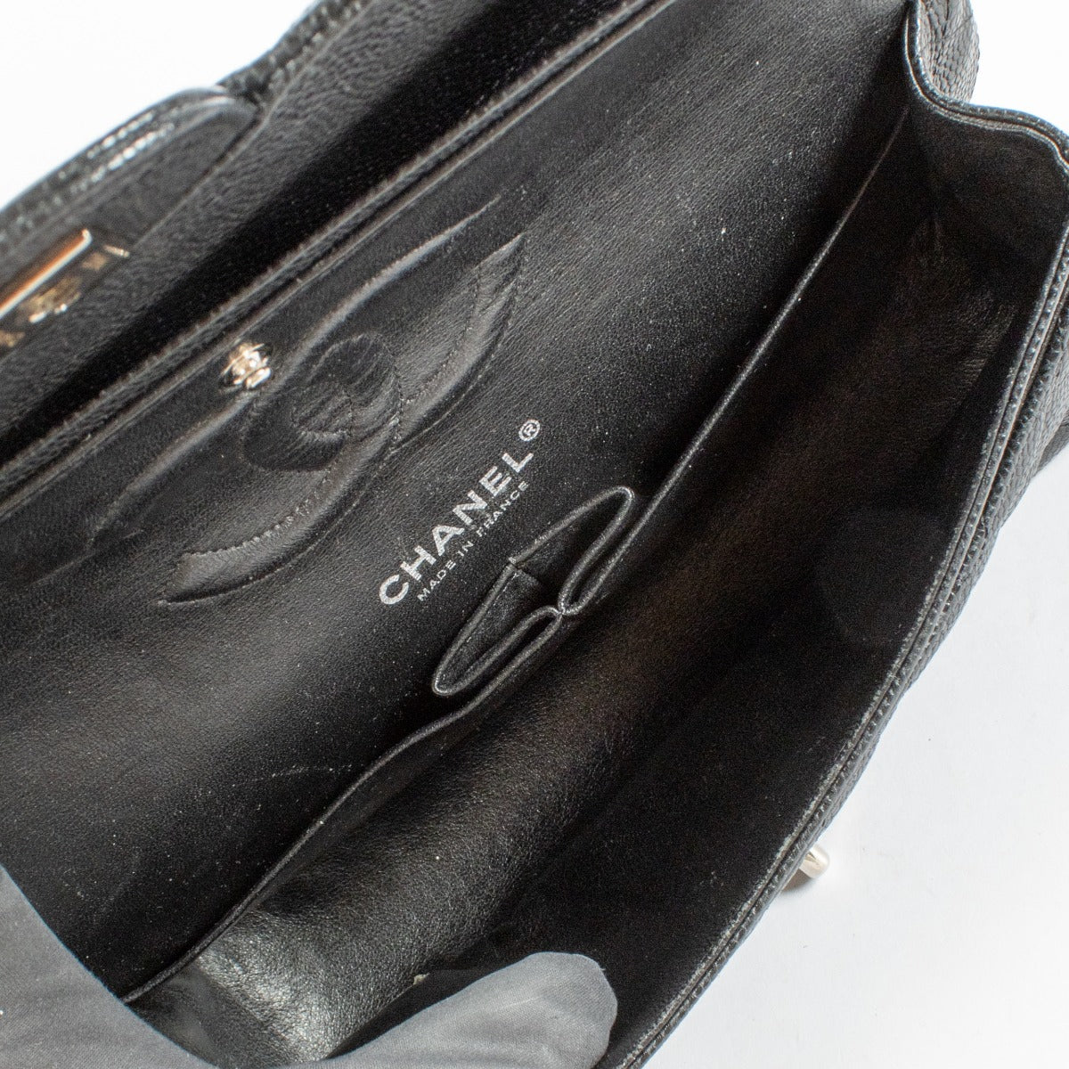 Sac à main Chanel Classic 11.12 en caviar noir taille medium