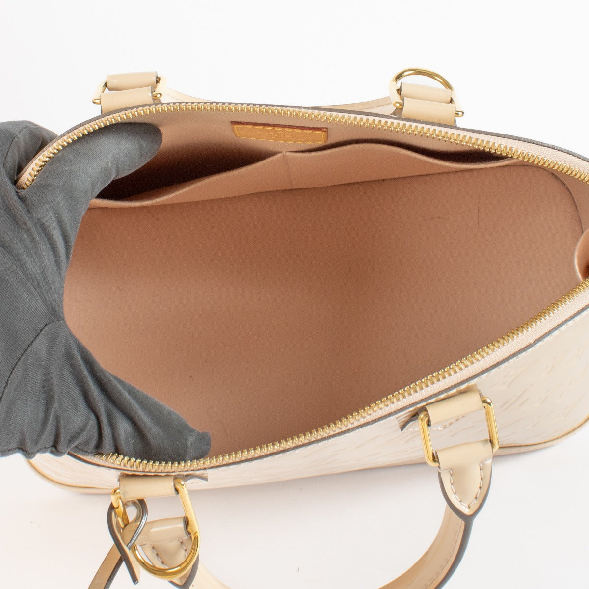 Authentic pre-loved Louis Vuitton Rose Angelique Monogram Vernis Alma PM on Labellov.com