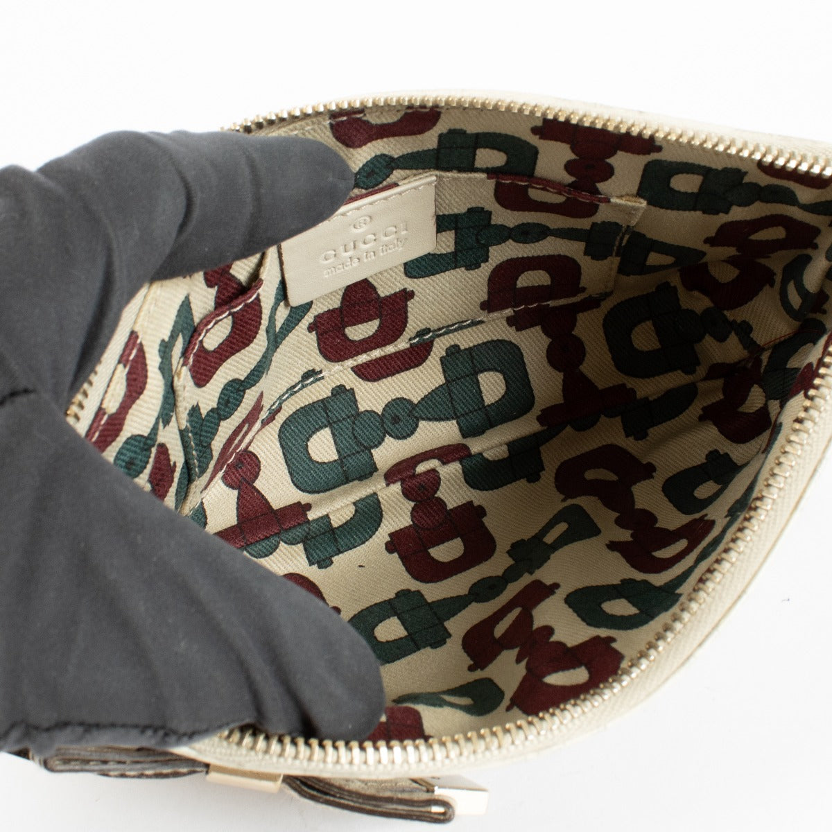 shop 100% authentic second hand Gucci White Guccissima Pouch on Labellov.com