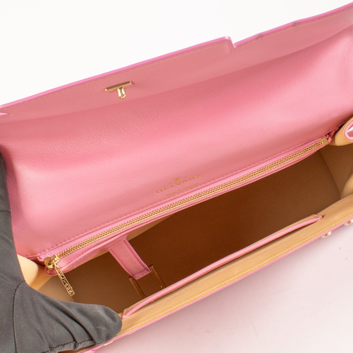 Delvaux Fuchsia Rodéo Calf Brillant MM with gold-tone hardware and beige leather interior showing a dark mark, in very good pre-loved condition, available at Labellov.com