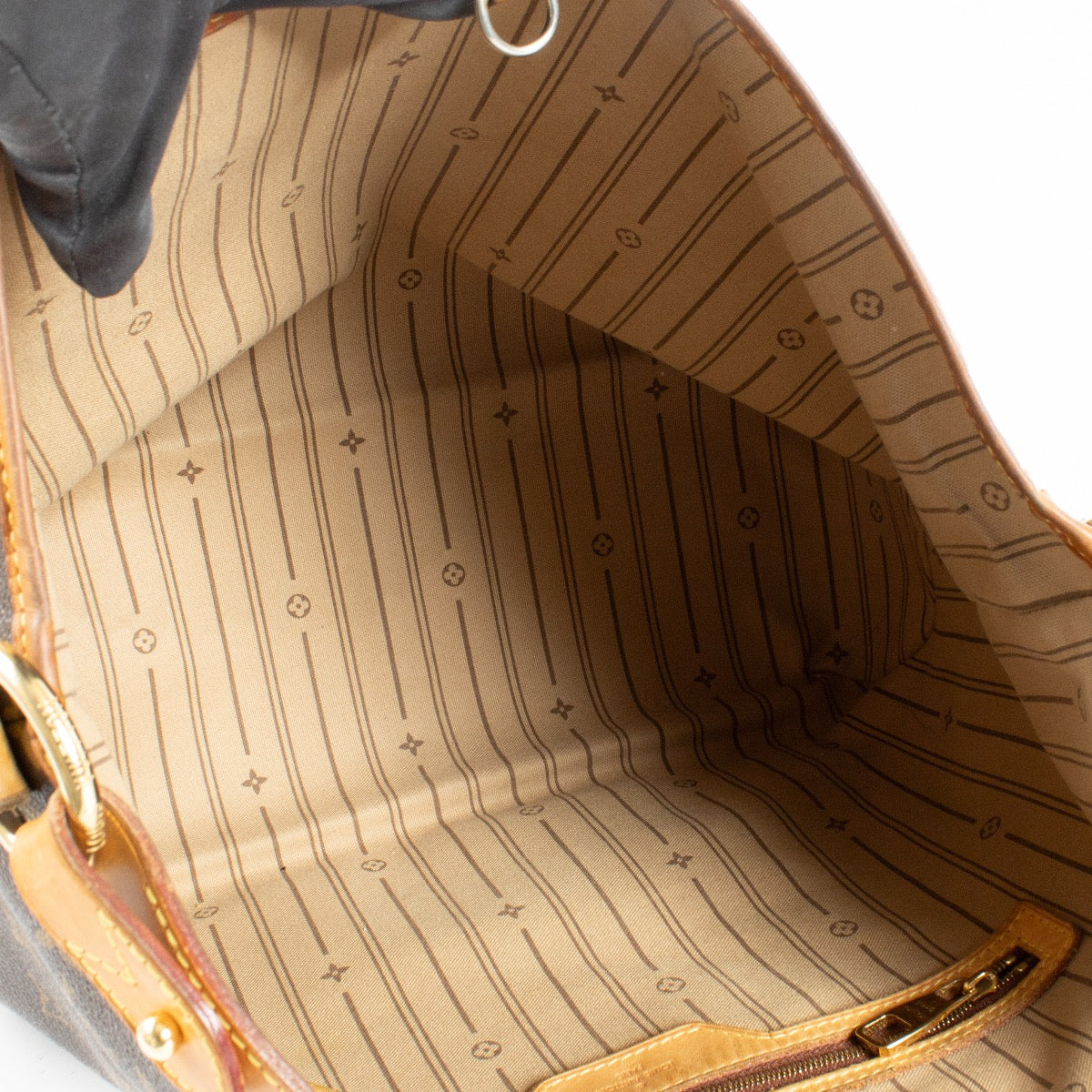 Authentic Second Hand Louis Vuitton Delightful Shoulder bag on Labellov.com