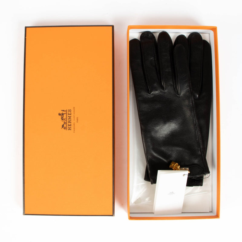 Shop this 100% authentic Hermès Black Leather Goya Gloves in size 8 at Labellov.com.