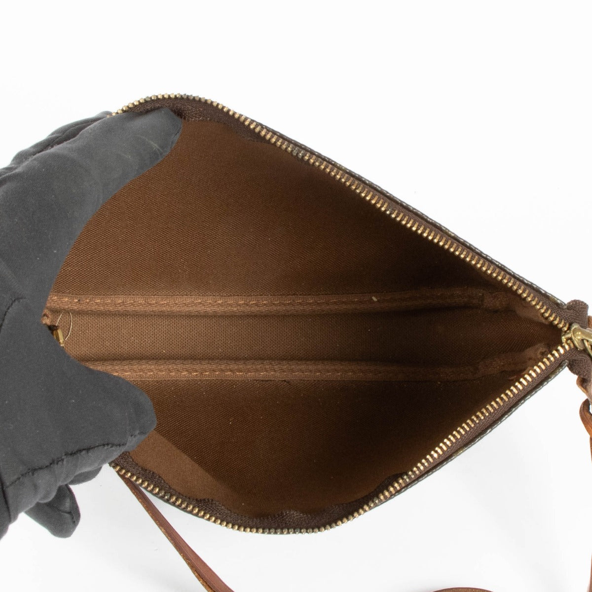 Shop this 100% authentic Louis Vuitton Monogram Stephen Sprouse Graffiti Pochette at Labellov.com