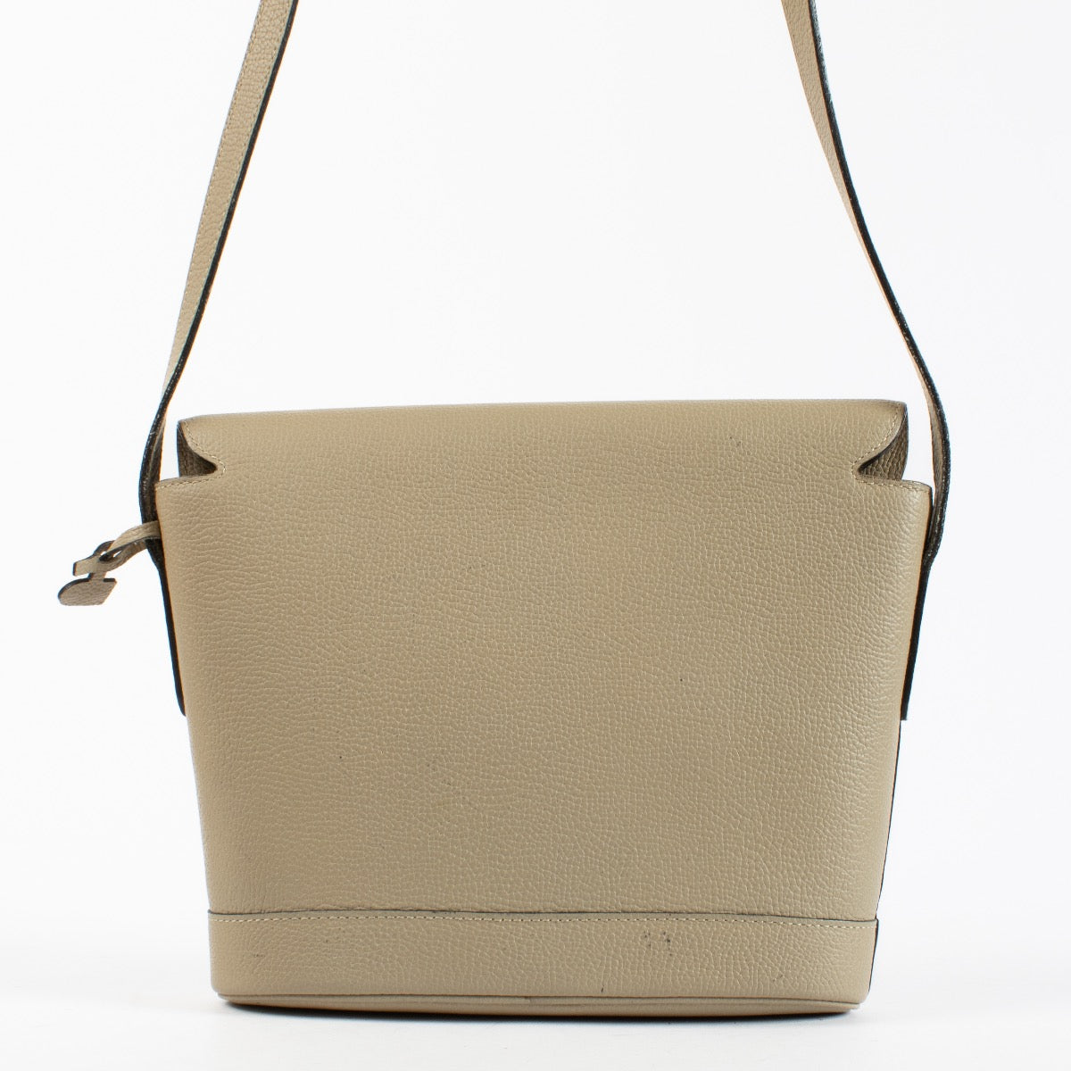 Authentic Second Hand Delvaux Beige Crossbody on Labellov.com