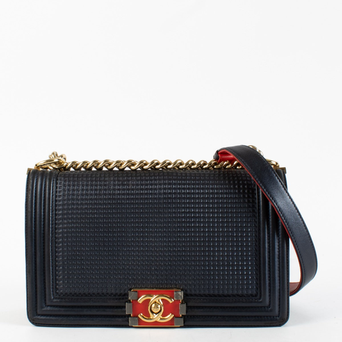 Chanel Marineblauwe Kubus-reliëf Lamsleren Medium Boy Chanel Tas