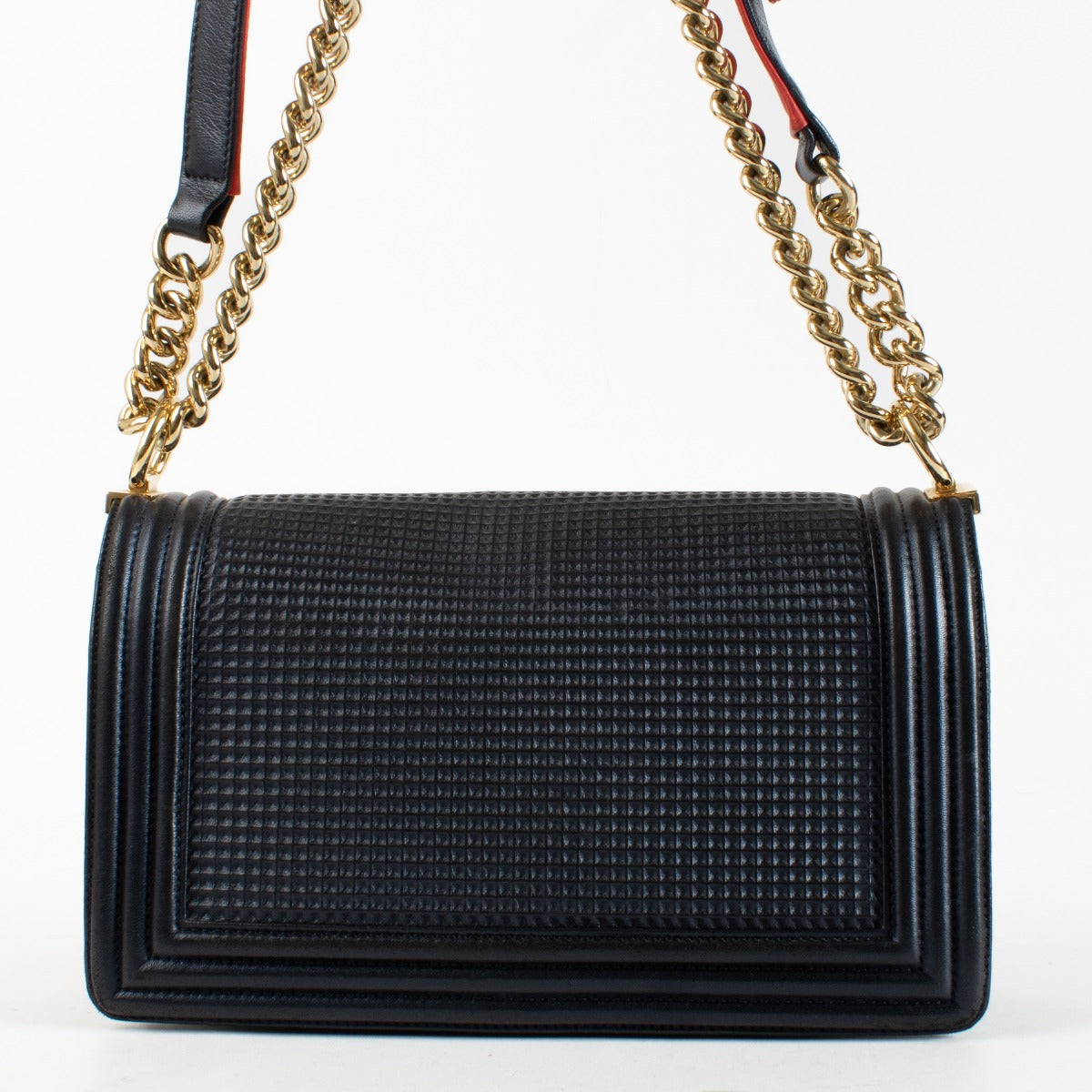 Chanel Marineblauwe Kubus-reliëf Lamsleren Medium Boy Chanel Tas