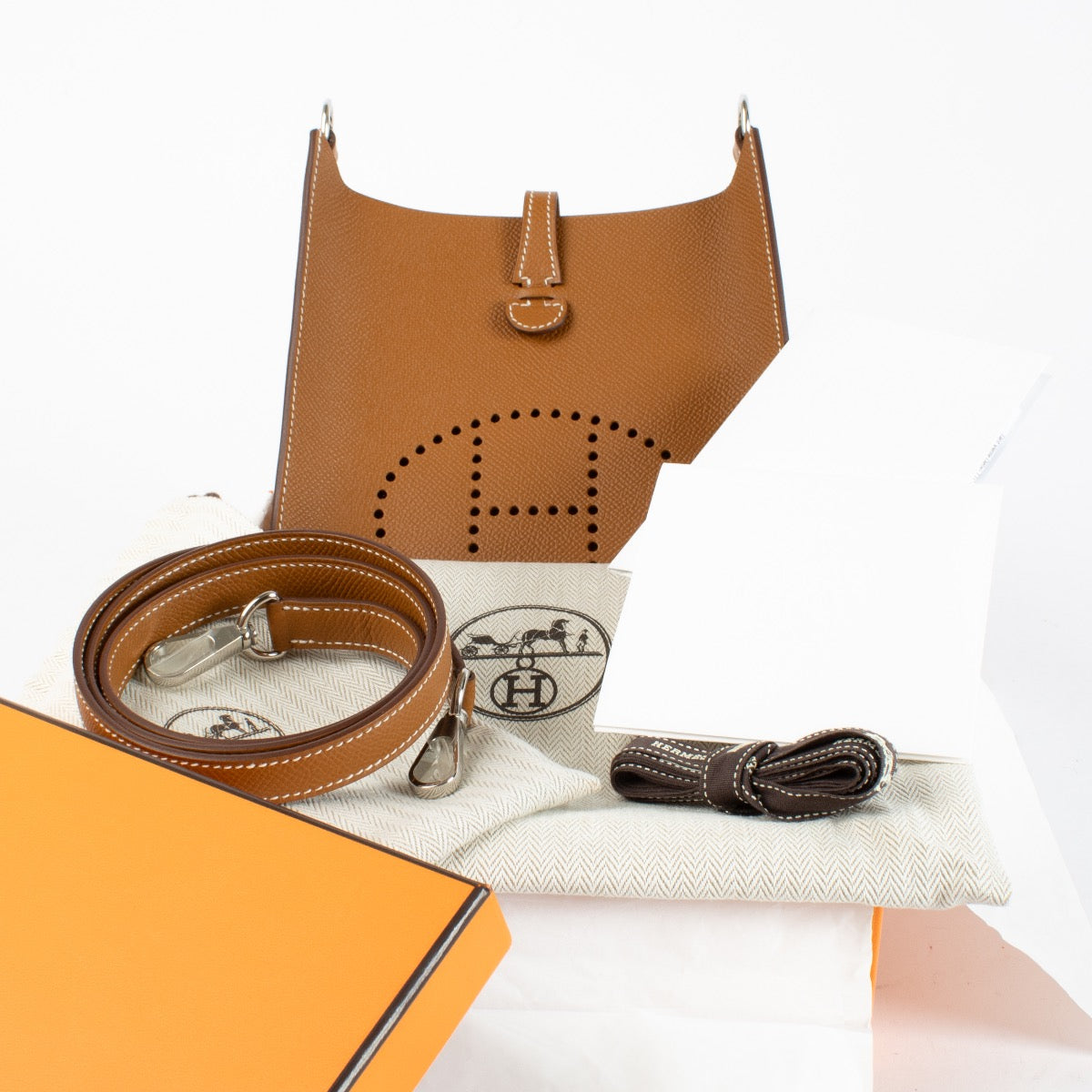 Authentic Second Hand Hermès Evelyne Sellier 16 Gold Epsom PHW on Labellov.com