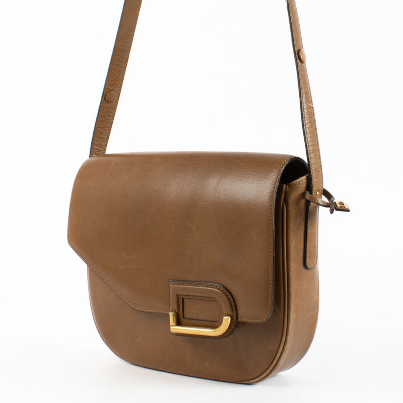 Authentic second-hand Delvaux Camel Diva Crossbody on labellov.com