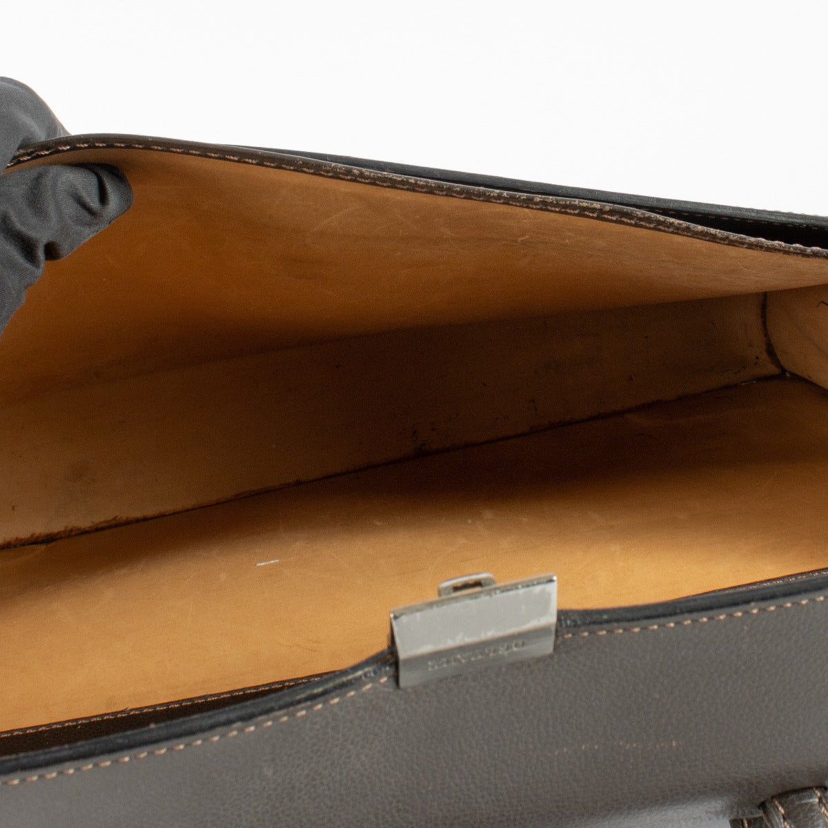 Delvaux Bruine Message Aktetas
