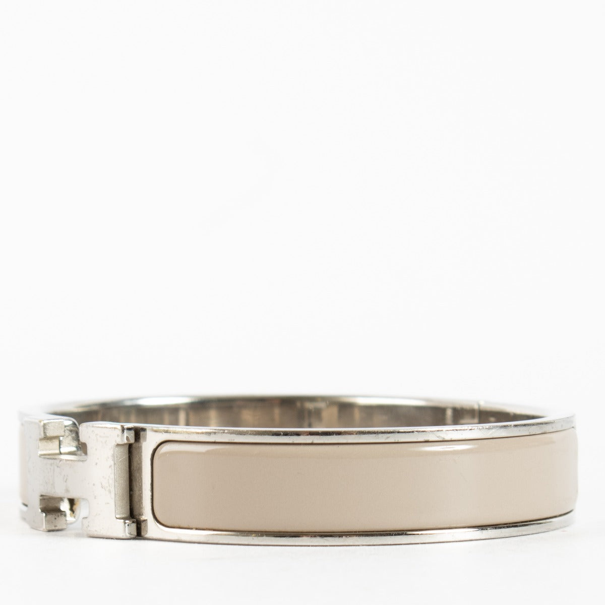 Authentic preloved Hermès Marron Glacé Clic H Bracelet - Size T1 on Labellov.com